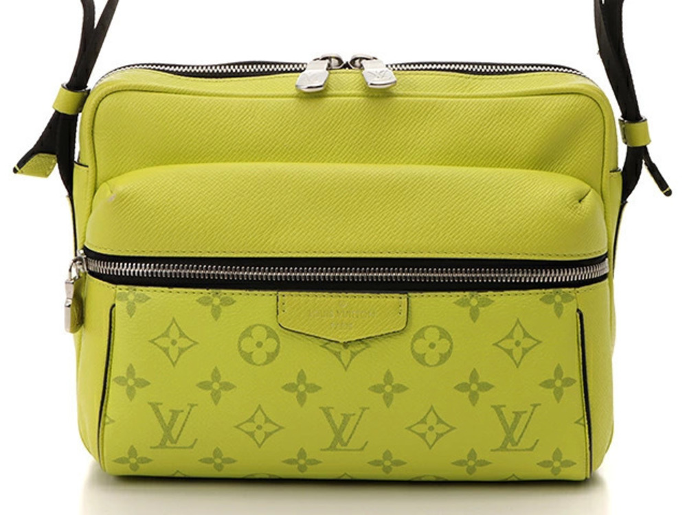LOUIS VUITTON Bag Outdoor Messenger Taigarama Jaune